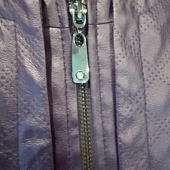 Ellen Tracy jacket zip front. Purple size medium. faux leather - Picture 5 of 11